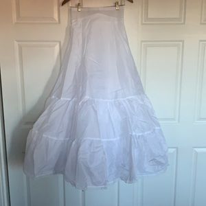 Davids Bridal Two-Tier Medium Fullness A-Line Slip Size 6 NWT